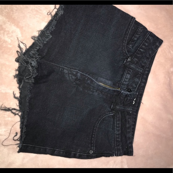 BDG BLACK SHORTS - Picture 1 of 3